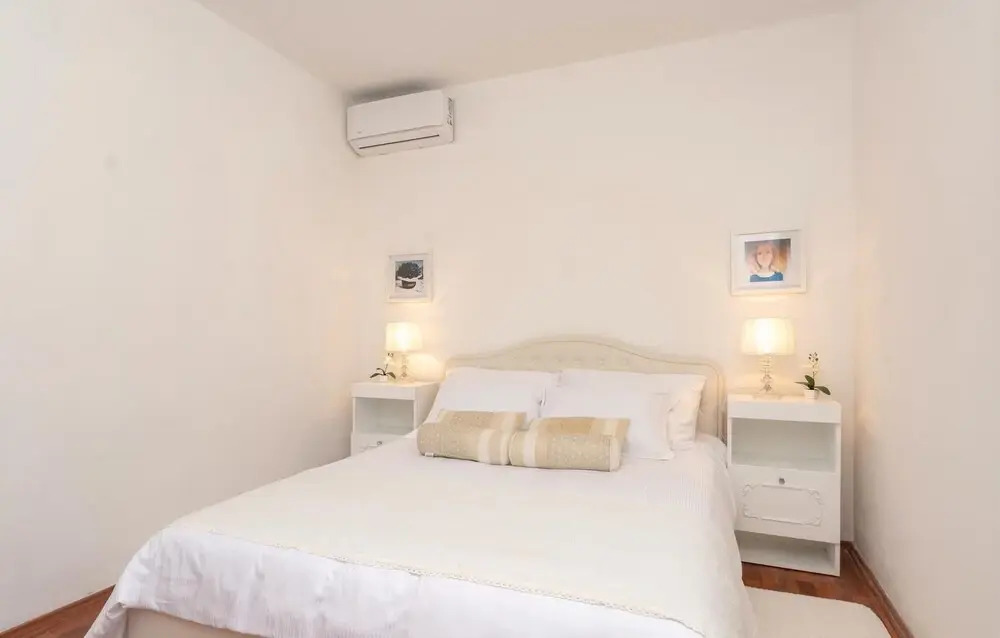 4 Bedroom Gorgeous Home In Blato