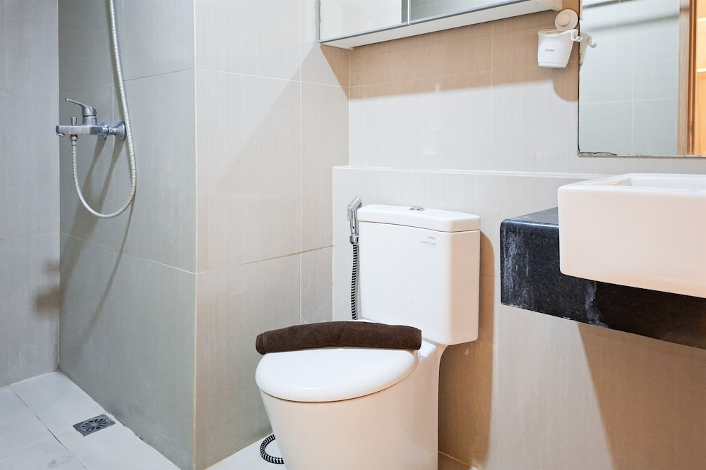 Comfortable 1Br Without Living Room At Apartment Bintaro Embarcadero
