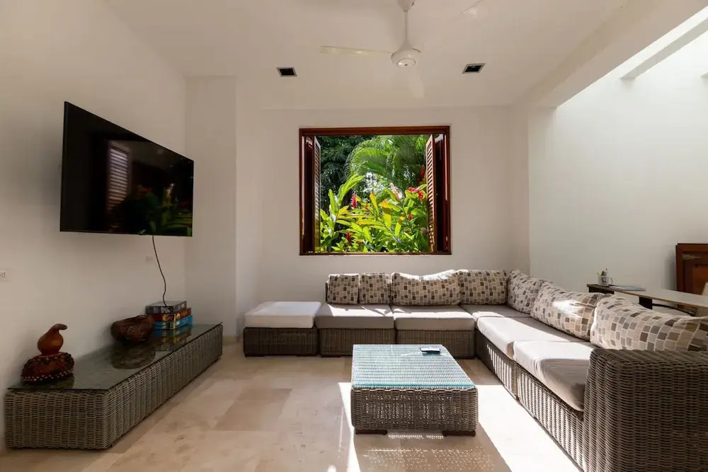 w Glowing 4BR Villa w Pool at Mesa de Yeguas