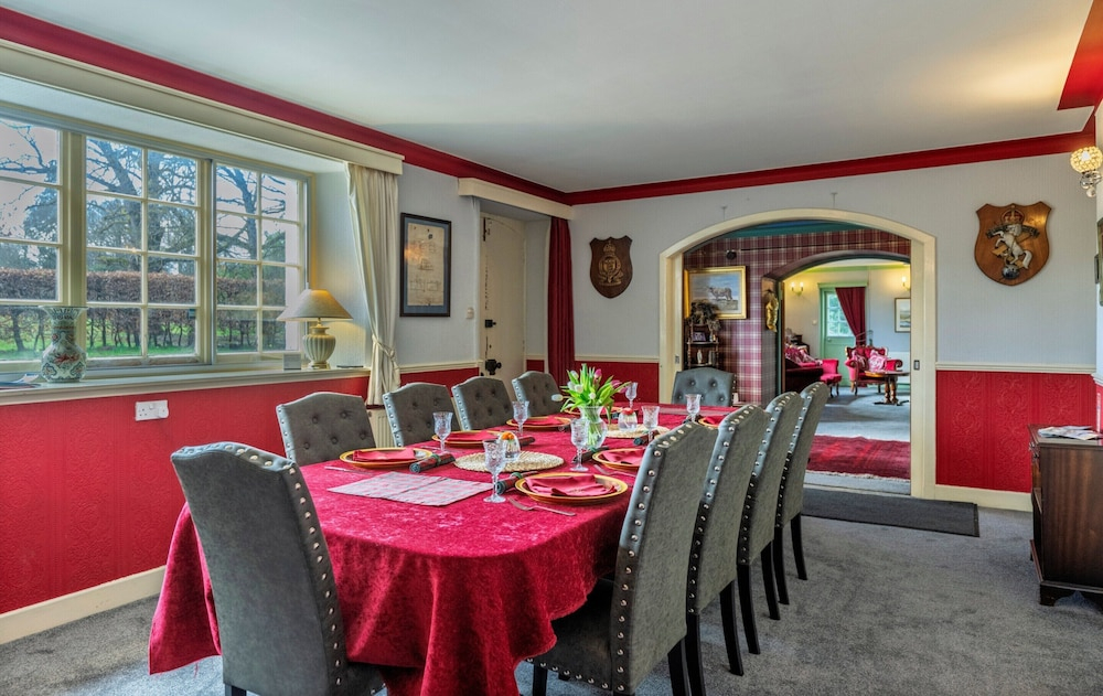 5 Bedroom Holiday Home in Cornhill, No Deposit