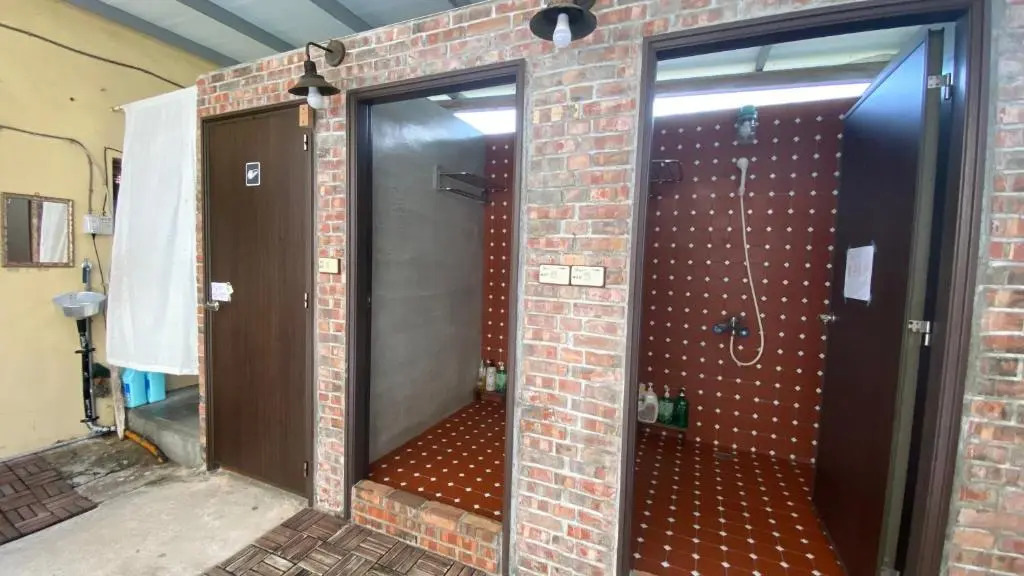 82G Backpacker Inn
