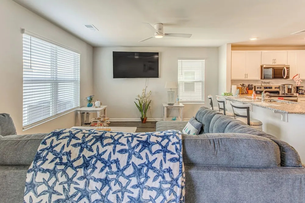2 Mi to Sea & Sand! Modern New Build in Surfside