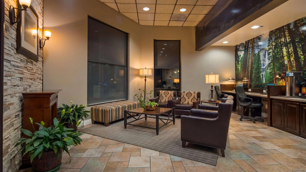 Best Western Plus Yosemite Way Station