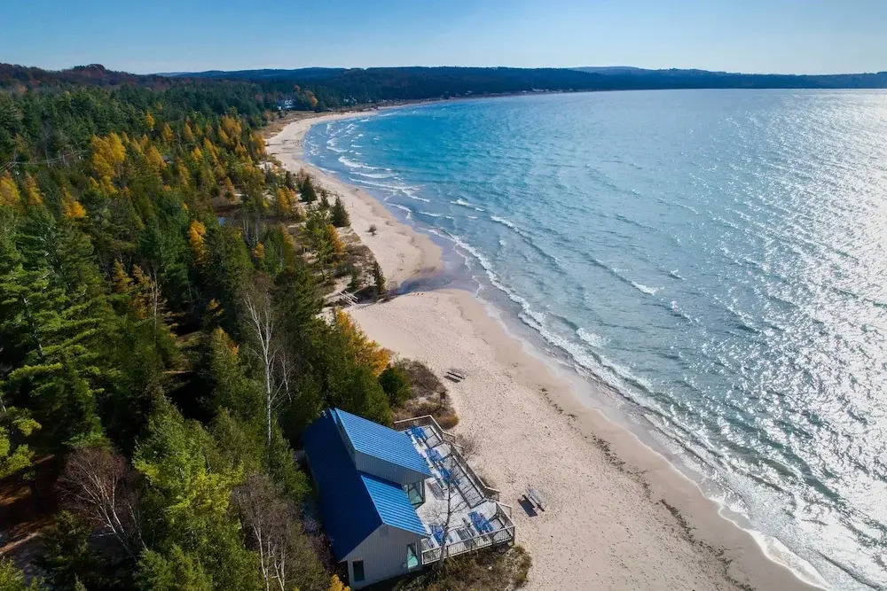 Harbor Springs Condo w/ Fireplace Near Skiing!