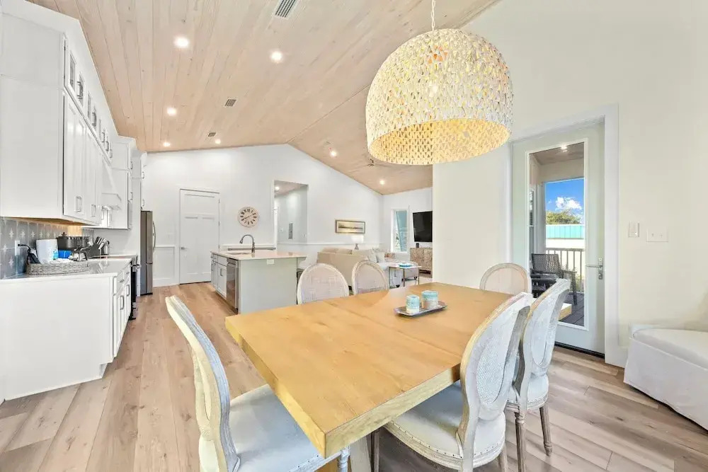 Luxury 4BR, Across street from beach, Sleeps 10!