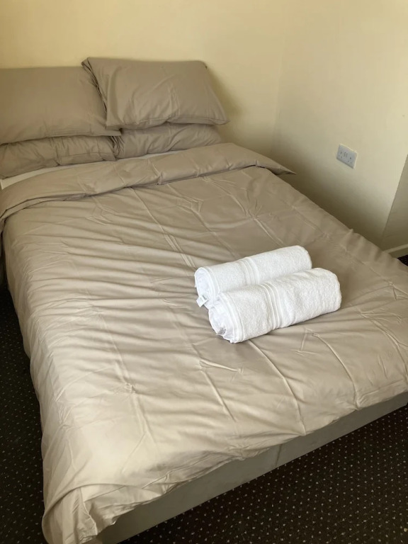 Immaculate 2-bed Apartment in Bury