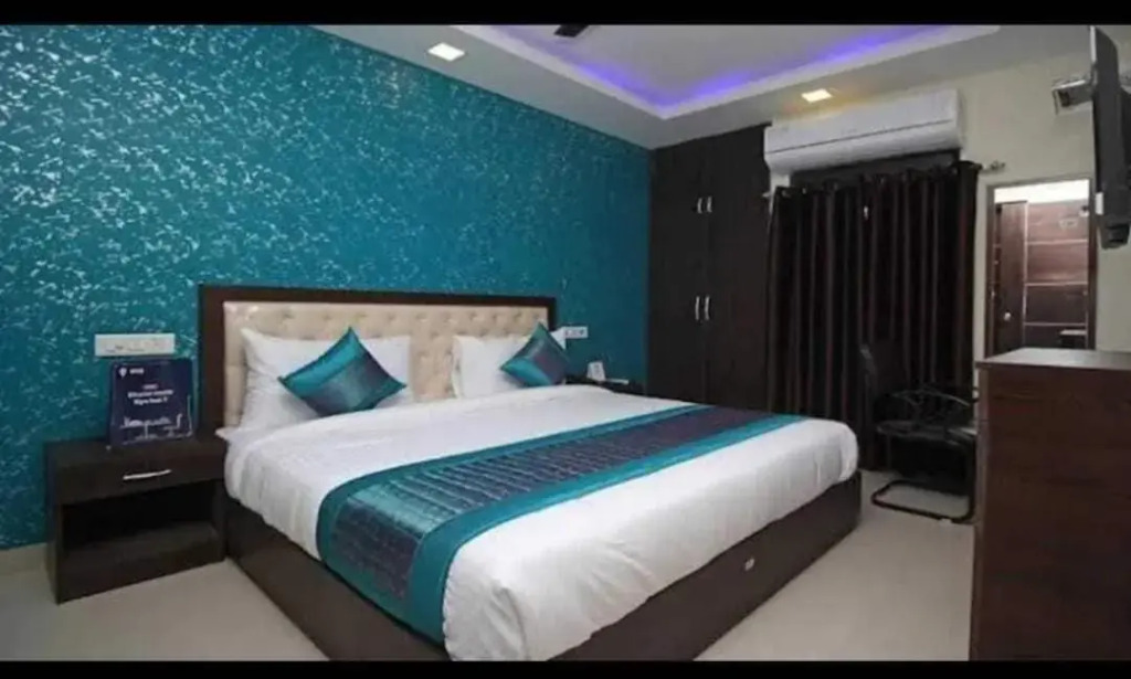 OYO 91616 Hotel Tourist Plaza