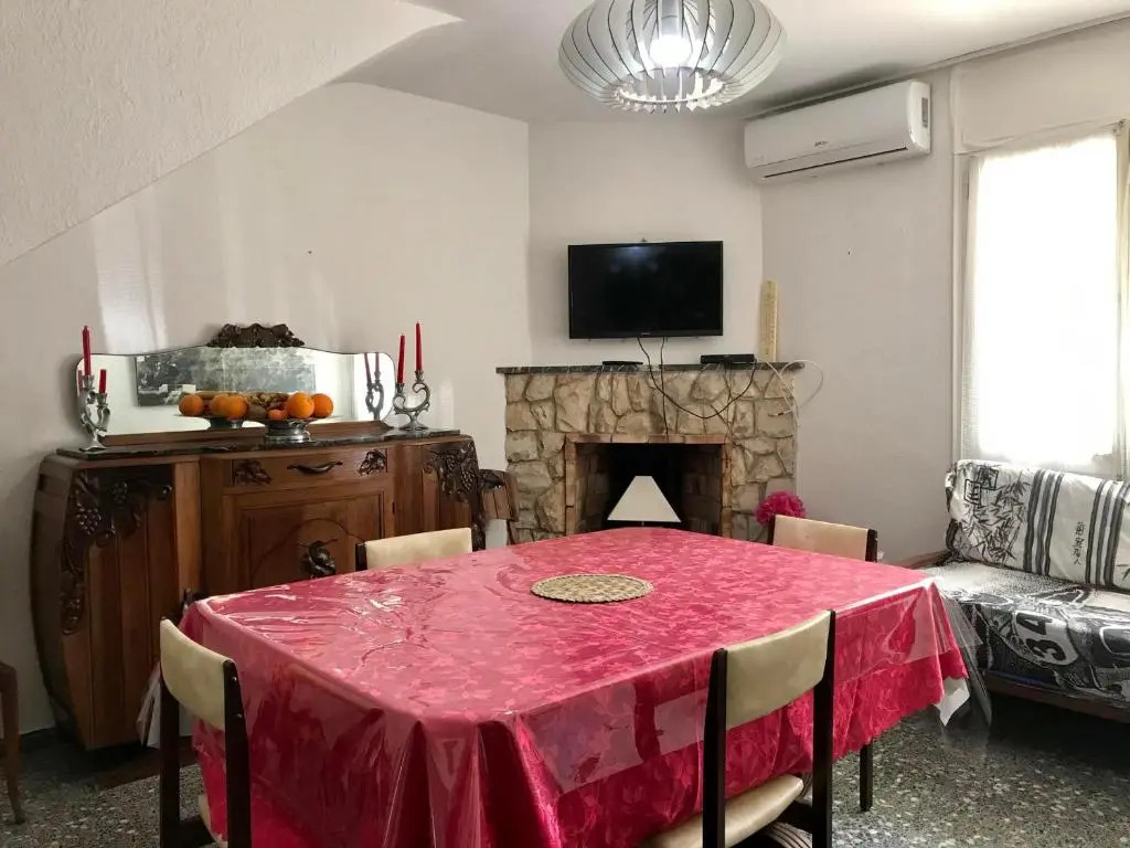 Casa con jardín y parking La Pineda 114D - INMO22