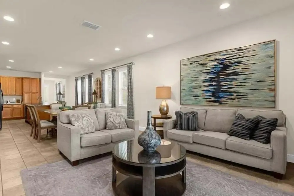 350-8-pc-open Floor Plan With Private Pool