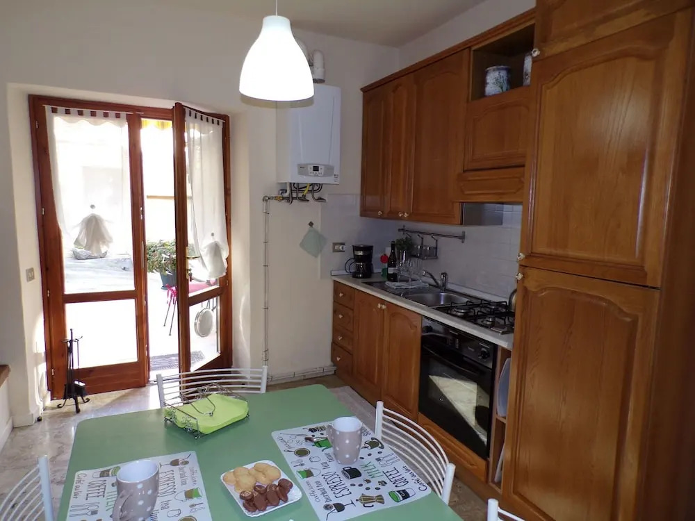 Quaint Holiday Home in Puegnago del Garda With Balcony