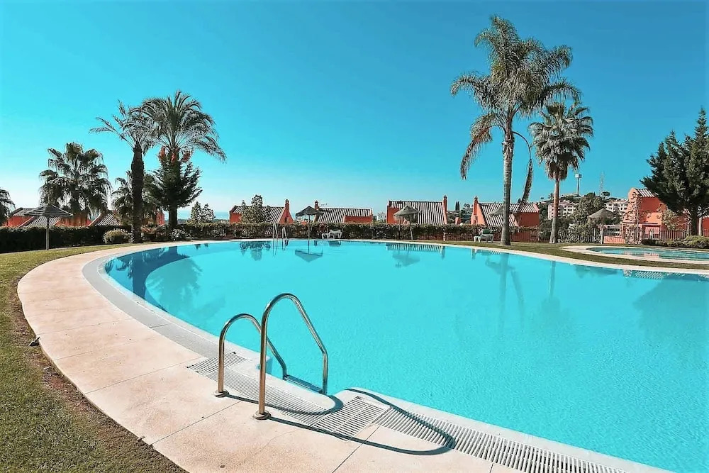 Beautiful and Spacious, 3 bedroom apartment LA23