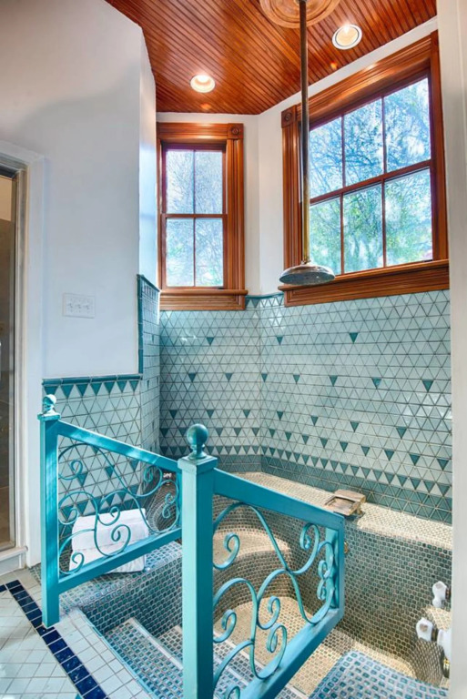 Best Location 5BR Next to French Quarter Book NOW!