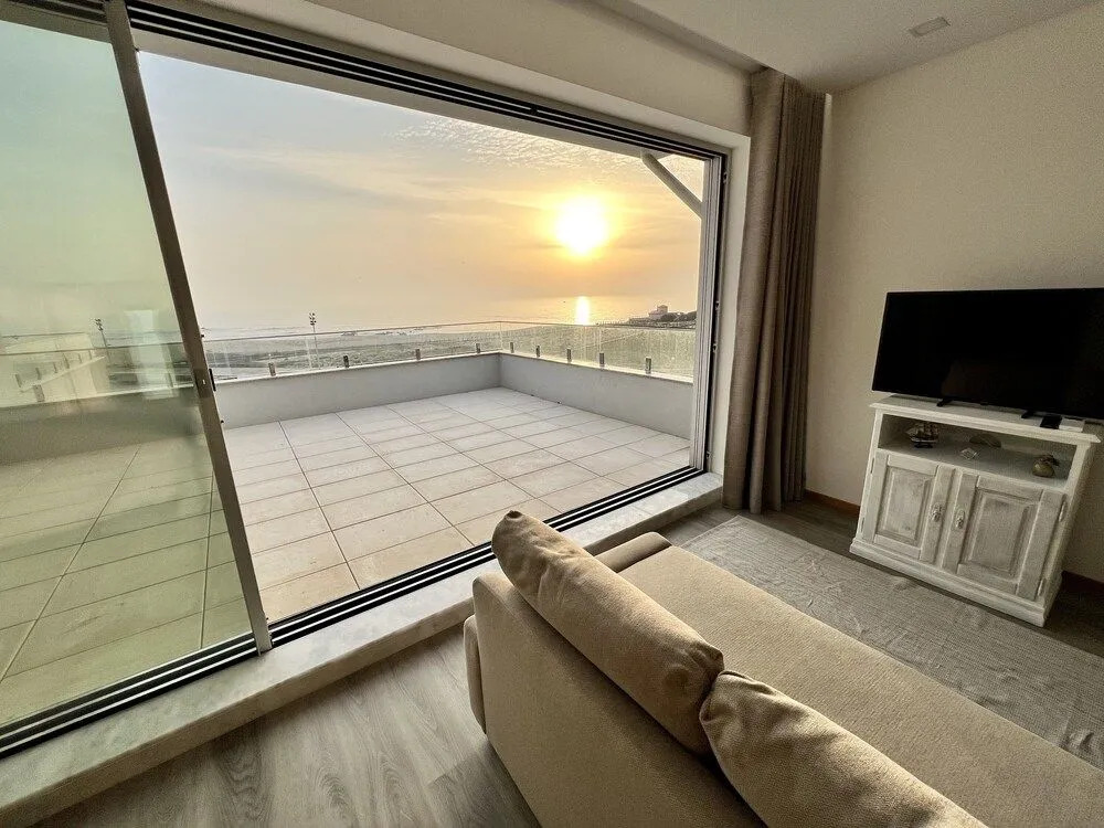 Breathtaking Ocean Front Studio in Povoa de Varzim