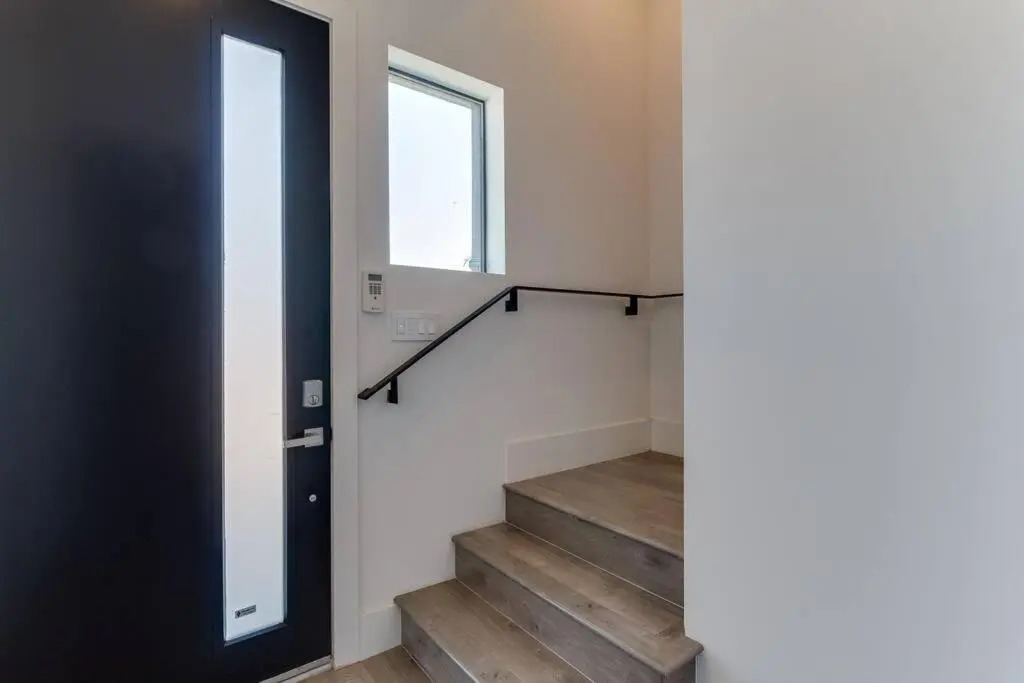 2 Luxury Modern 8 Bedroom Home with Rooftop Decks