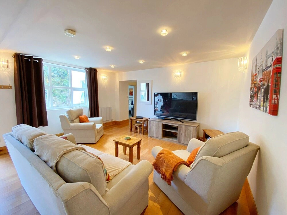 Lower Stable - The Stables Apartments at Meadfoot Bay