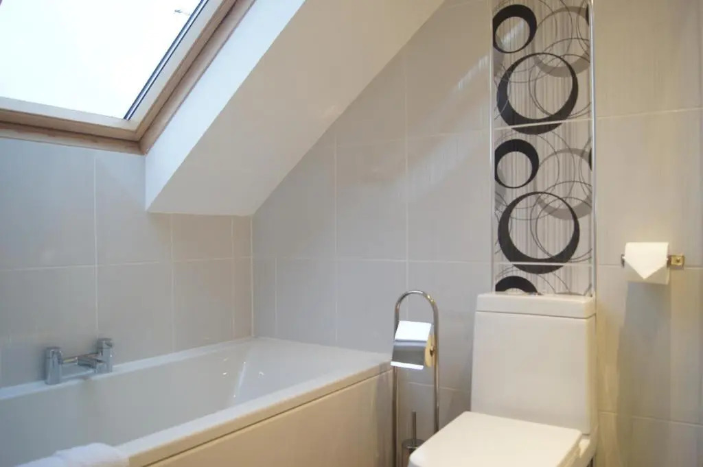 Modern, Cosy Apartment In Bearsden with Private Parking