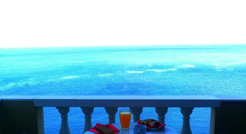 Mantas Seaside Boutique Hotel
