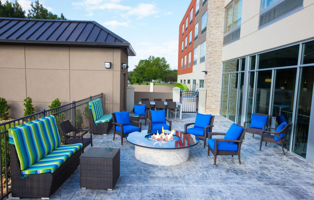 Holiday Inn Express & Suites Greenwood Mall by IHG