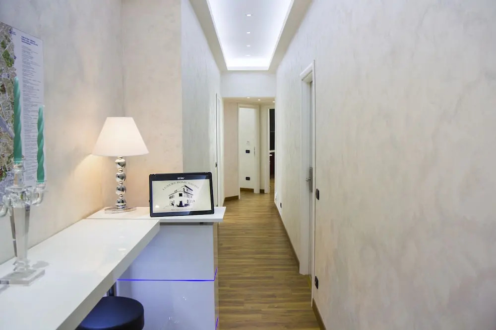 Luxury Rome Savini Guest House