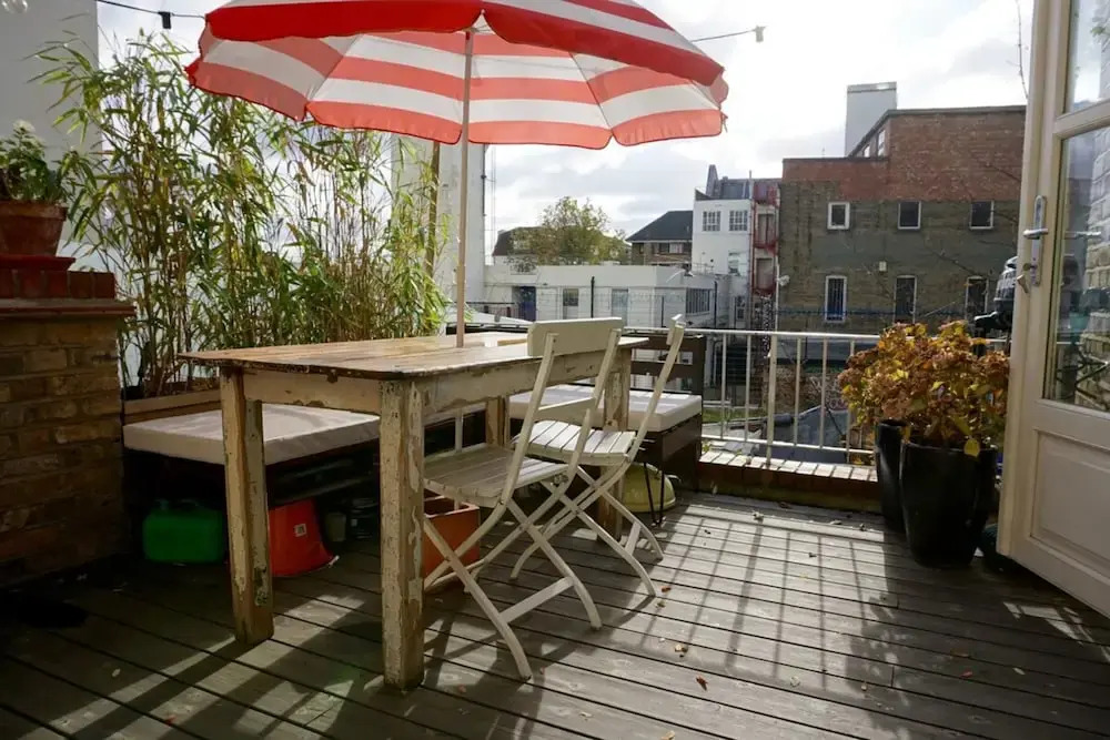 Beautiful Canalside 1-bedroom Flat With Terrace