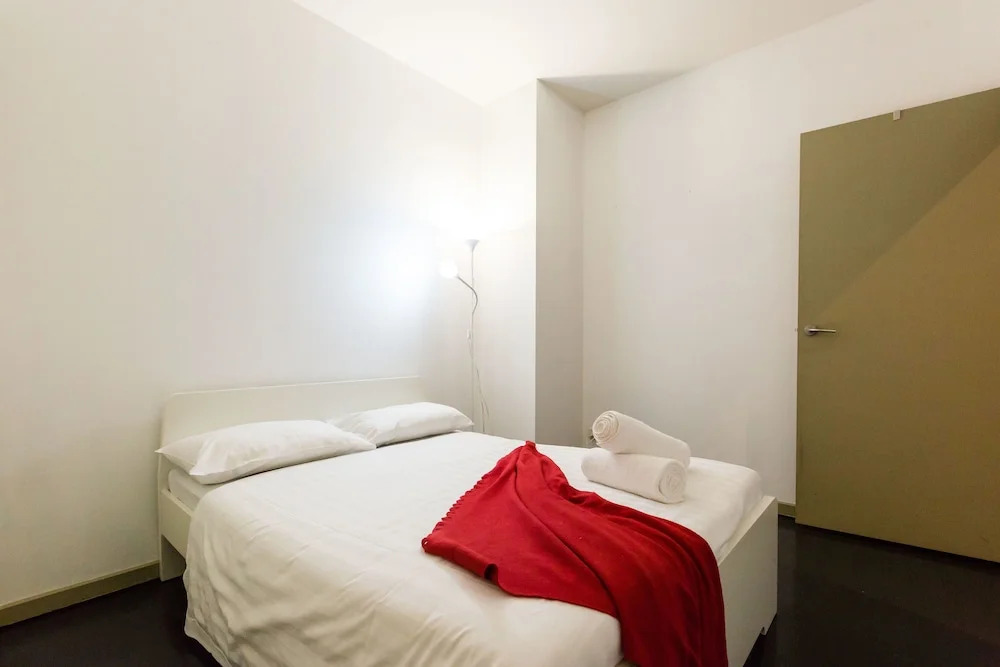 MEGAN, 2BDR Melbourne Apartment