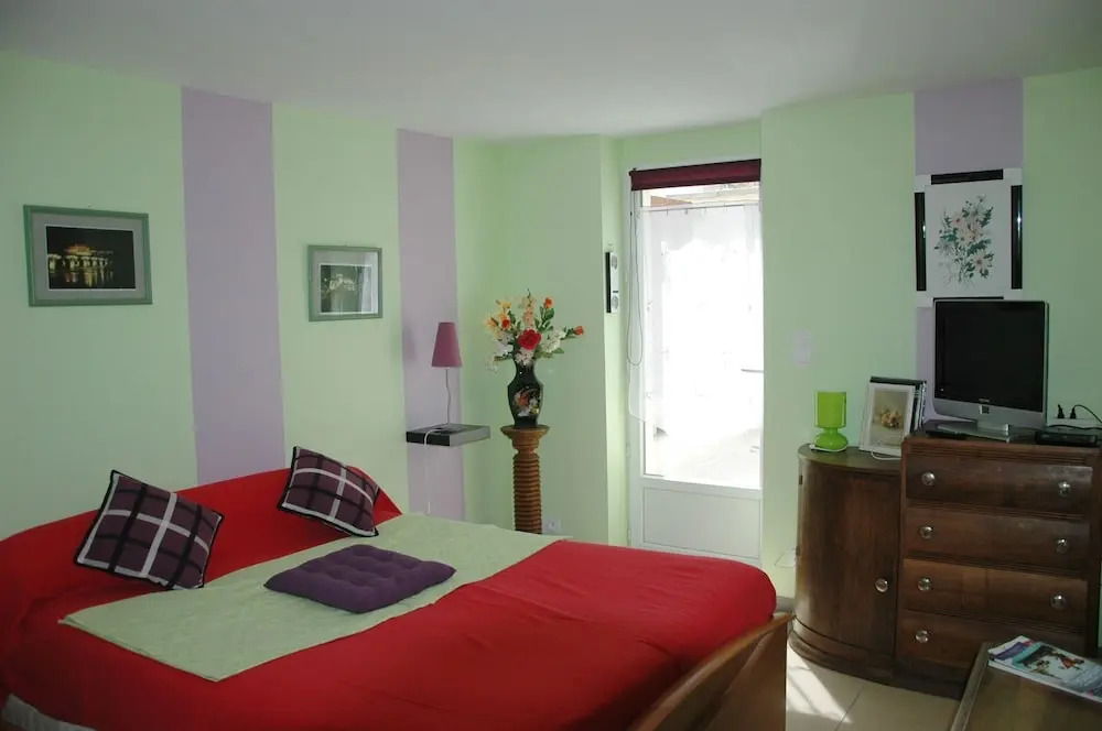 Aux Roses Tremieres