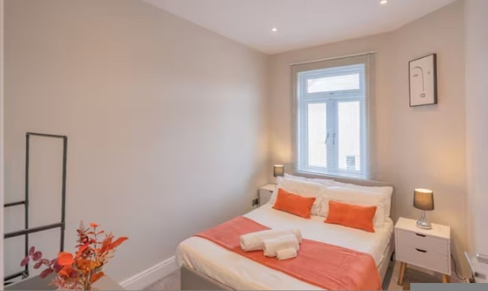 Luxury 3BR W Garden Parking Near Spurs Stadium