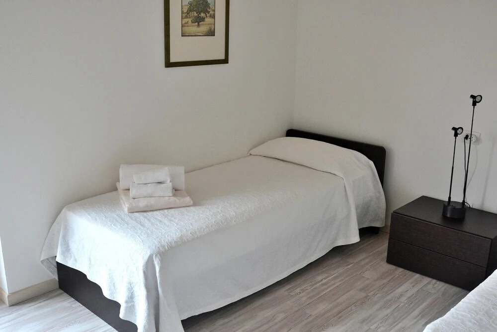 Residence Alle Torri - 4 Sleeps Apartment in Residence With Pool in Albisano di Torri del Benaco