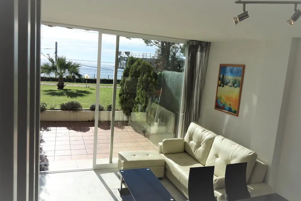 Welcome to Cannes - Bord de Mer