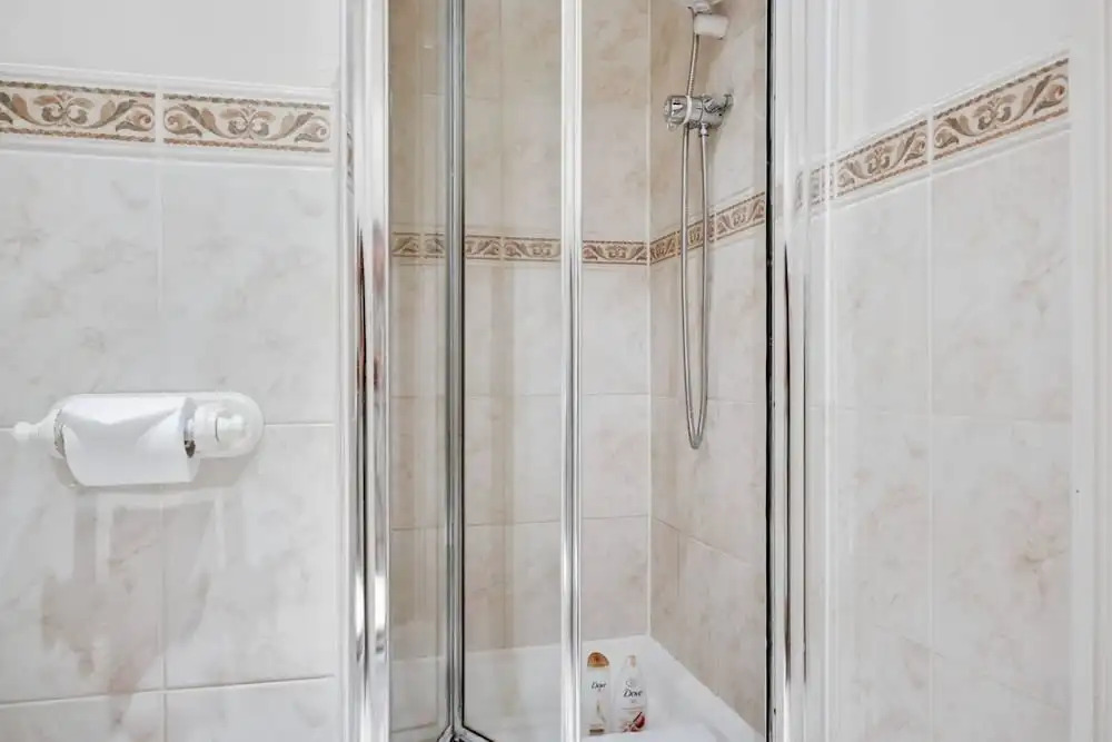 Modern 2bed, 2bath apt 1 Minute to Jubilee Line