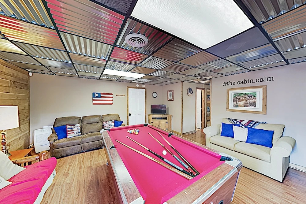 New Listing! Mountain Hideaway W/ Hot Tub 3 Bedroom Cabin