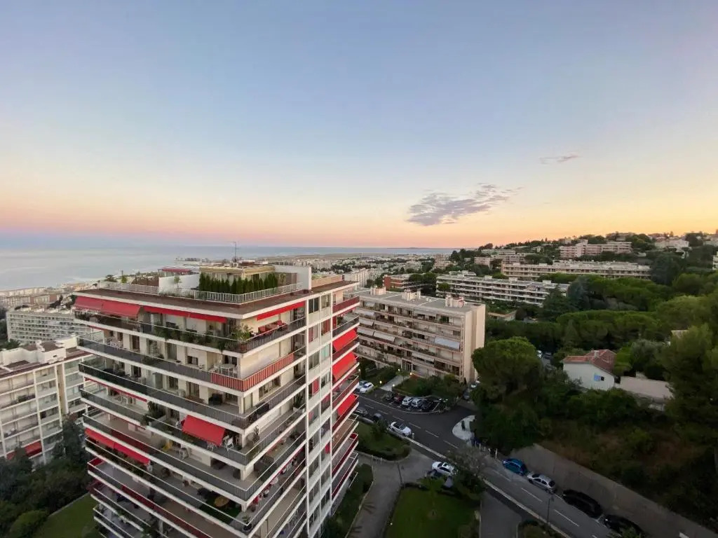 Appartement 2 pièces vue mer à Nice Fabron les Constellations Piscine 10mn promenade des Anglais