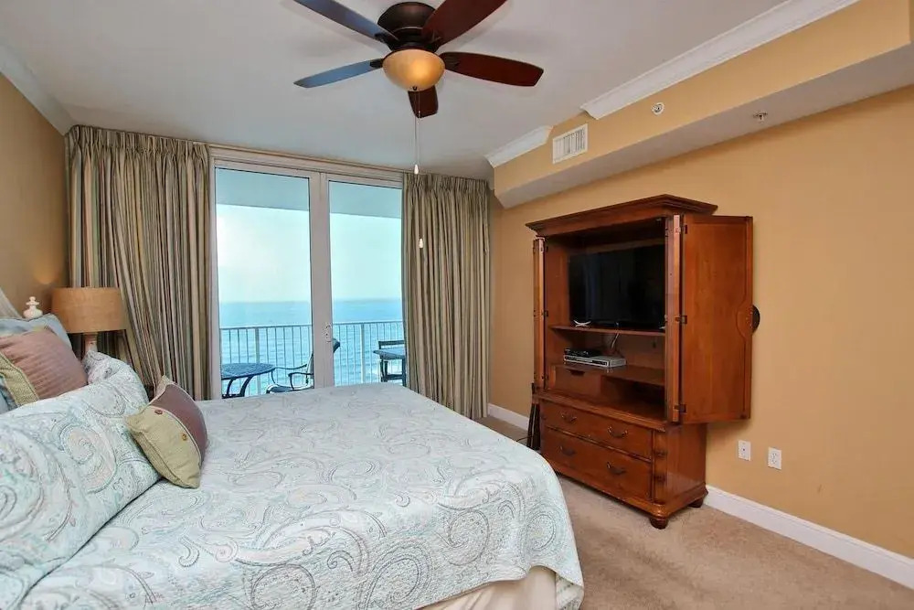 San Carlos 1509 - 3 Br condo