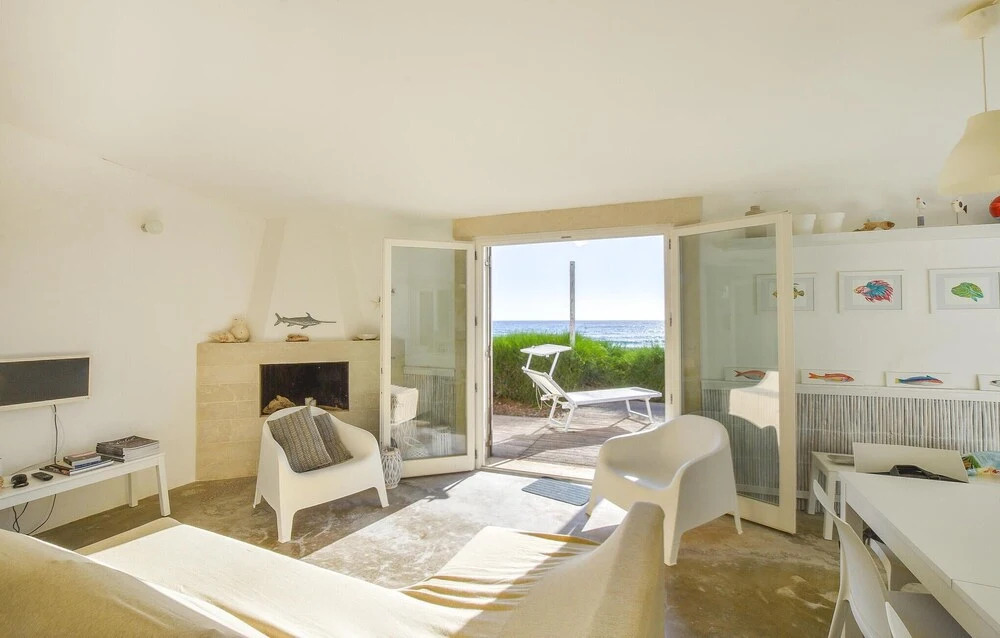 3 Bedroom Beach Front Home In Siracusa