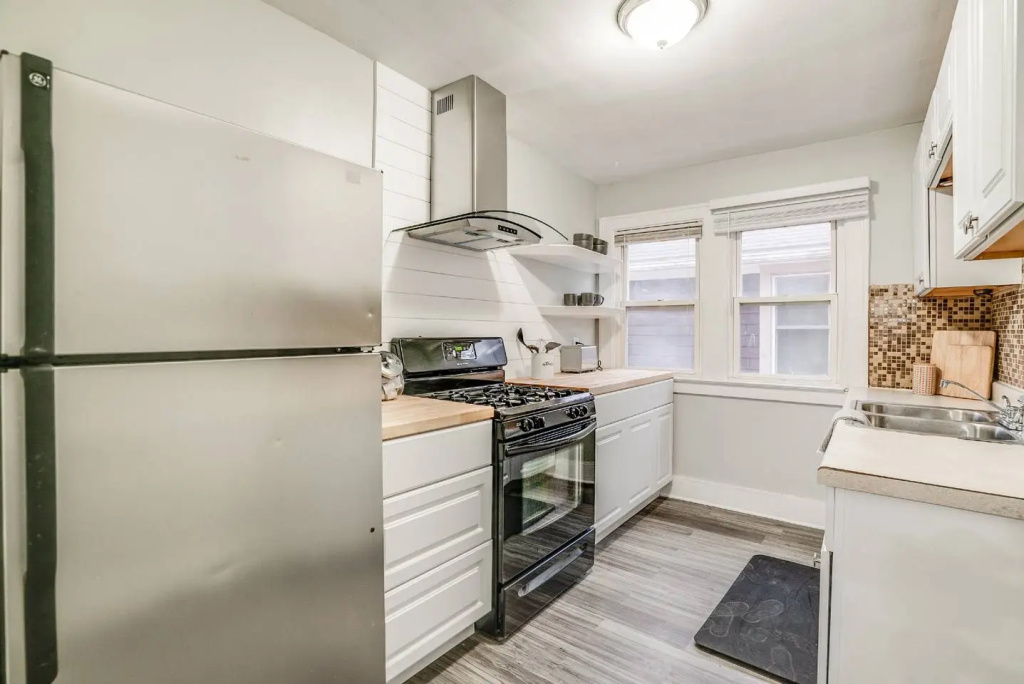 Cozy and comfortable apartment /15 minutes to down town