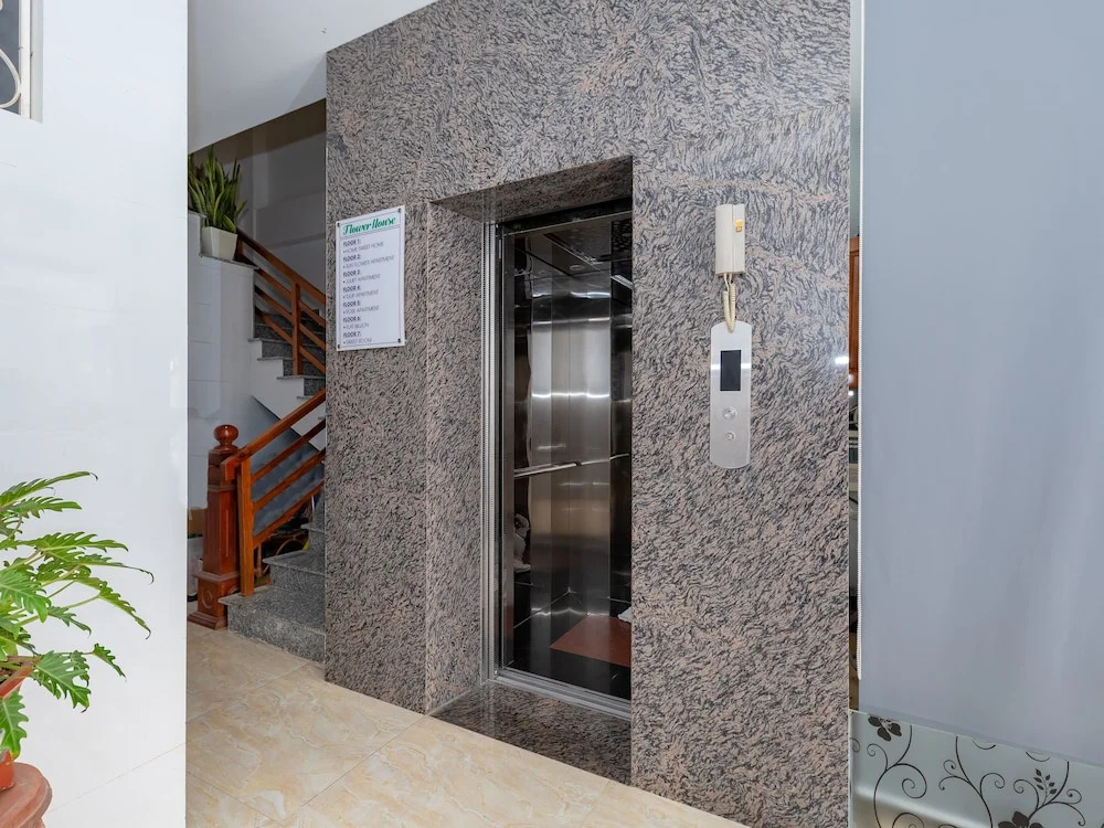 Flower House Apartment by OYO Rooms