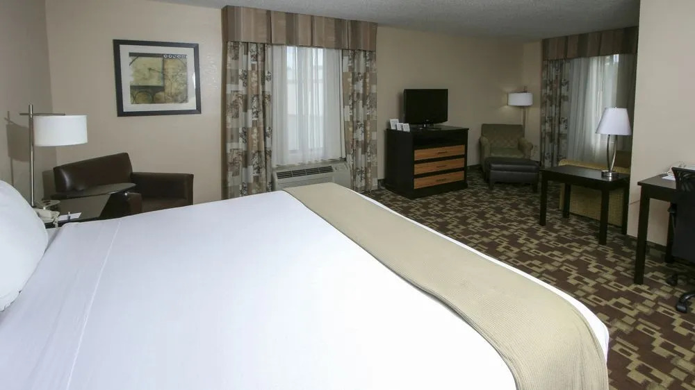 Holiday Inn Express SHELBY @ HWY 74
