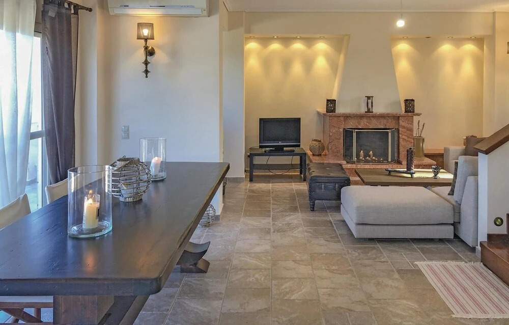 Nice Home in Koroni with Hot Tub, WiFi, Outdoor Swimming Pool