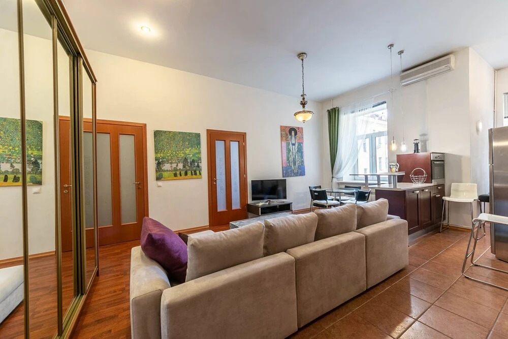 Atmospheric apartment on Nevsky prospect