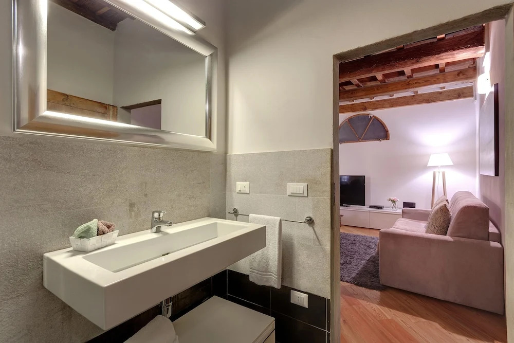 San Lorenzo Apartment by Mamo Florence