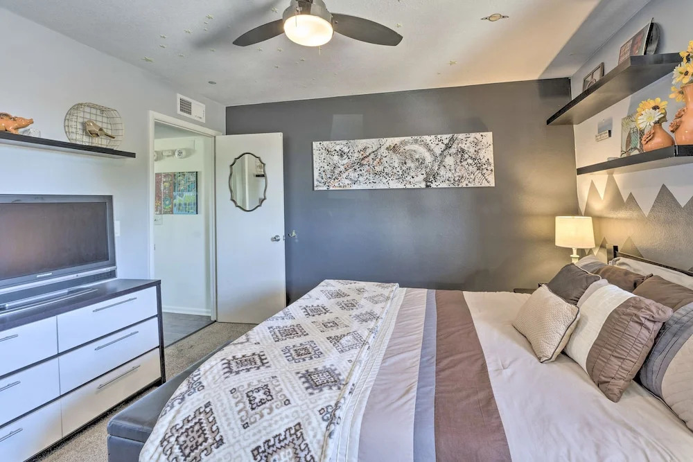 4 Mi to Beach: Lake Havasu Apartment w/ Pool!