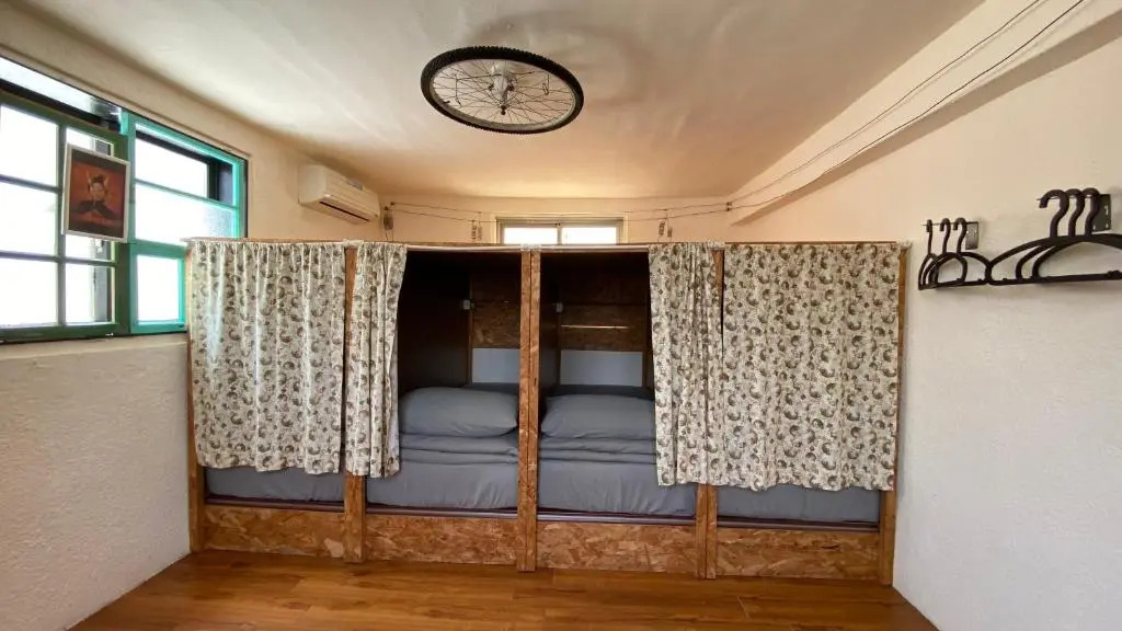 82G Backpacker Inn