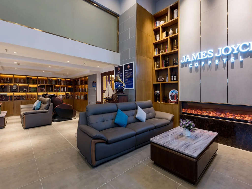 James Joyce Coffetel (Beijing Yizhuang Majuqiao Jingdong Headquarters Jinghai Road Subway Station)