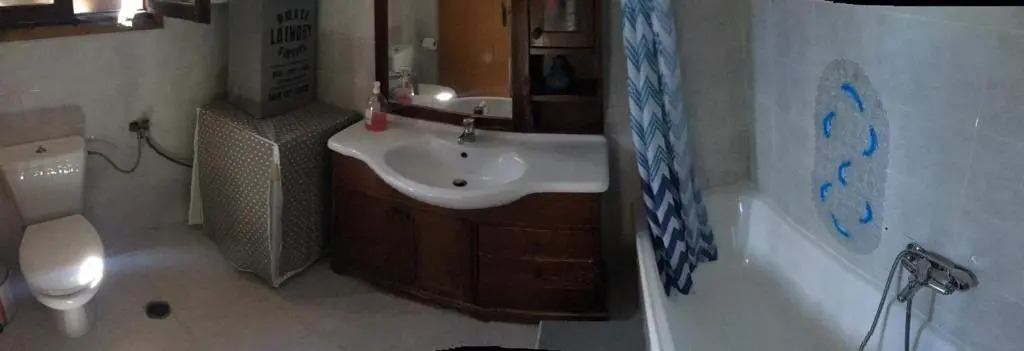 Tota's guest house, 4 min walk to the beach