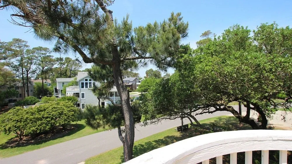 Footprints by the Sound - 5 Br Home