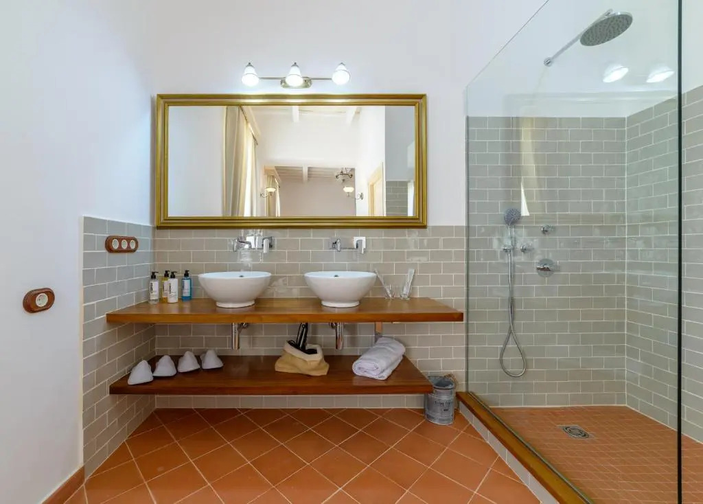 Seranova Luxury Hotel