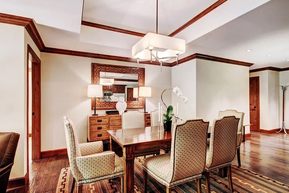 Luxe 2BR+Den Ritz-Carlton Residence Quiet Location by RedAwning