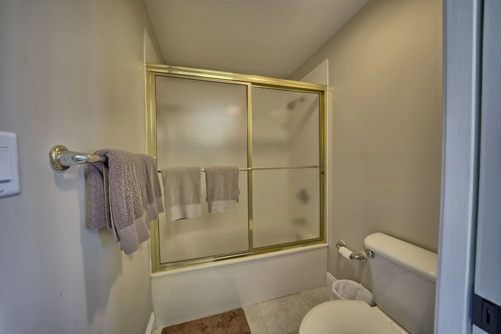 Roomy Oceanfront Condo with Breathtaking View and Beachside Pool - Unit 1906 by RedAwning