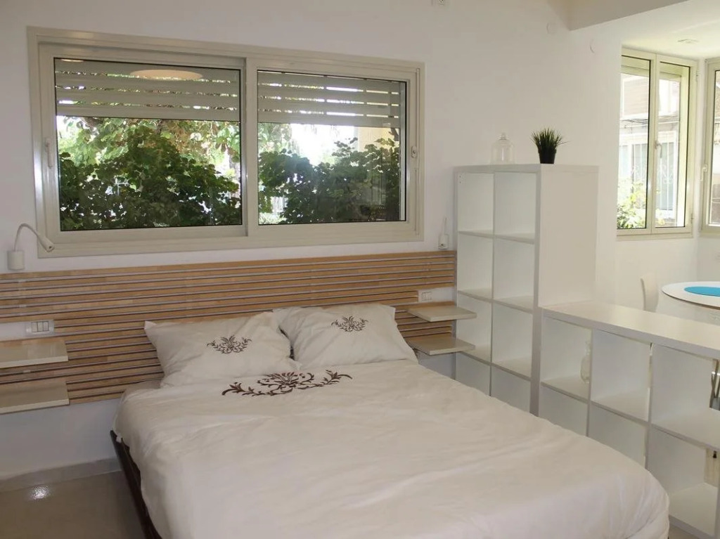Beach and Park Apartment