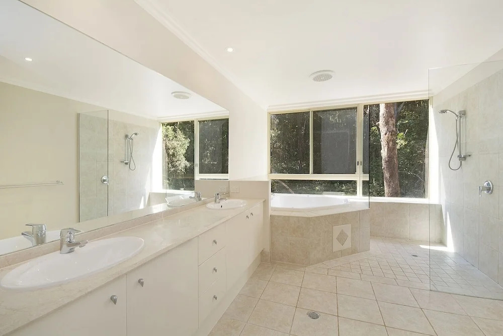 Prestigious House in Little Cove